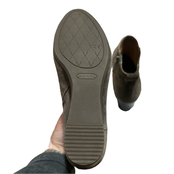 NWOB - Vionic Paloma Suede Wedge Bootie - size 7 - Picture 6 of 7